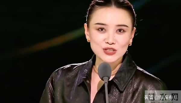 金鸡奖这夜，人情冷暖、江湖地位，在45岁宋佳身上体现得淋漓尽致