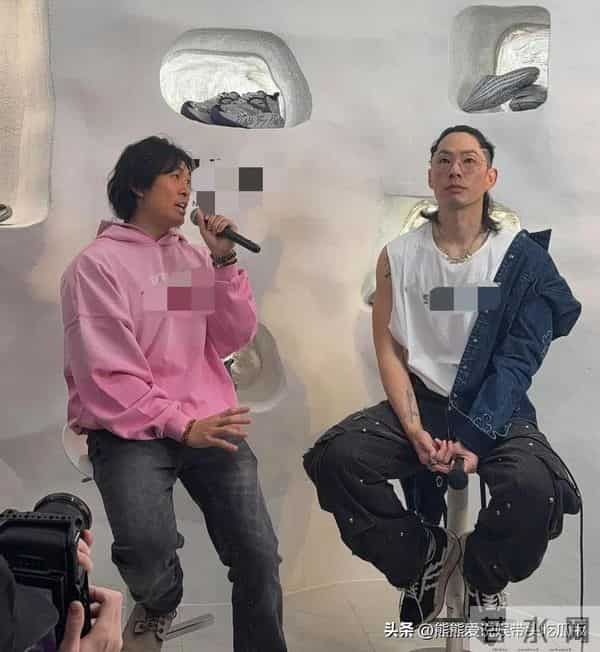 47岁吴建豪在纽约参加时尚活动,他留了长发,颜值大不如前!