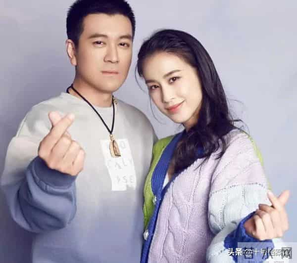 不装了！杨子黄圣依离婚后，男方妈妈另一面曝光，走上了向太老路