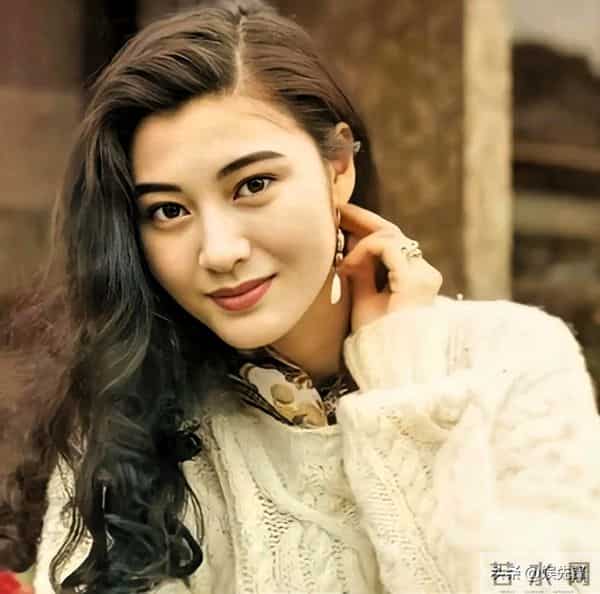 李嘉欣-当年被誉为香港第一美女,这盛世容颜谁能不动心