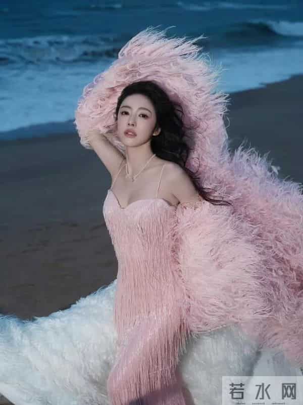 蔡文静 性感好身材 粉雾海海边粉色礼服大片 美到极致