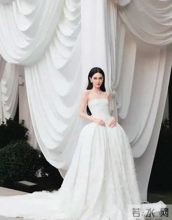 泰国演员Mai 大婚,这婚纱太漂亮了