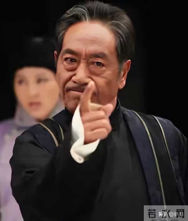 “老夫少妻”的残酷暴露无遗，王奎荣尽显老态，妻子依旧容颜娇美