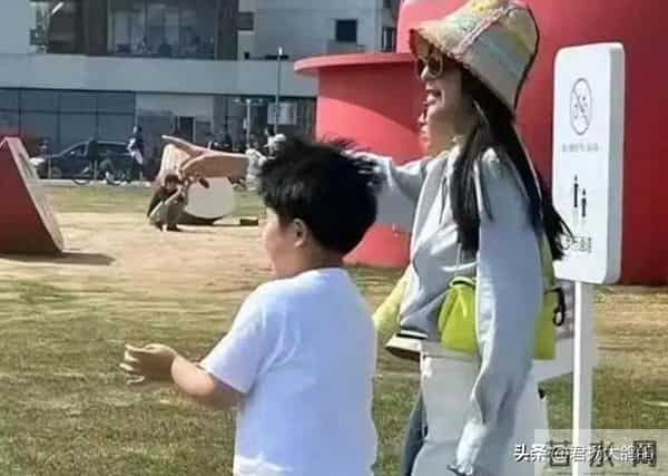 佟丽娅也没想到，前夫留给她的9岁儿子，已经可以为自己争光了