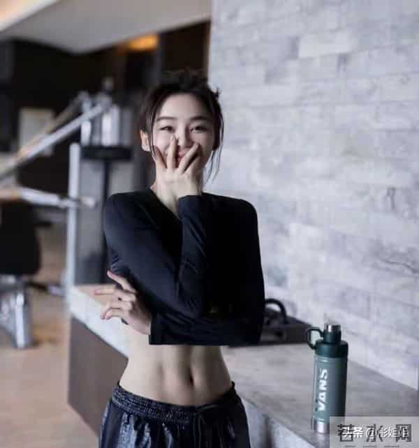 袁姗姗美貌身材无可挑剔！外形条件堪称完美，可惜星运却略显平淡
