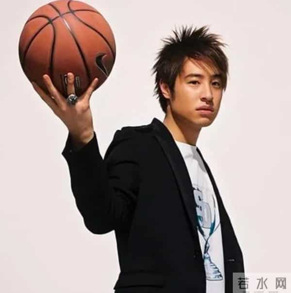 潘玮柏上海豪宅曝光,上亿房产写老婆名,素人老婆颜值非常高!