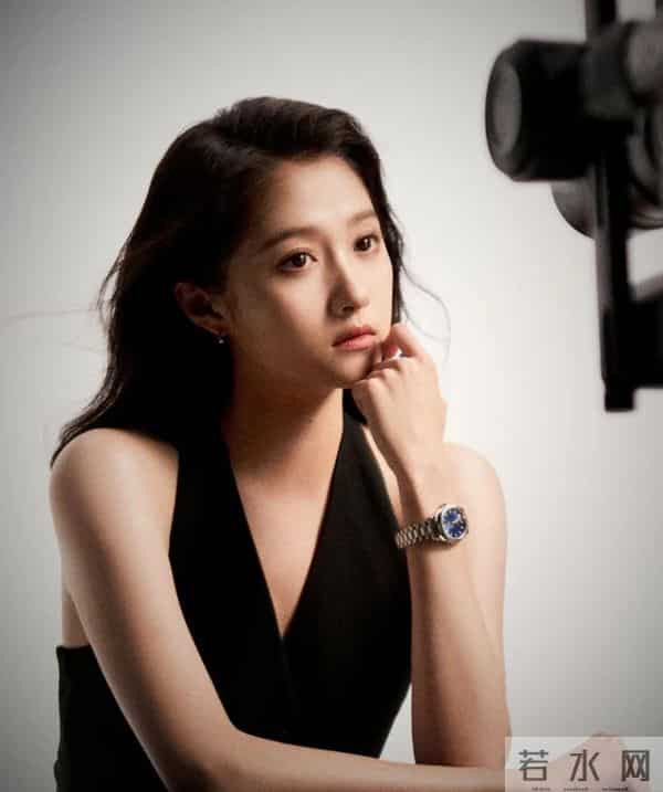 娱乐圈满族美女图鉴：每一位都貌美如花，谁最令你意想不到？