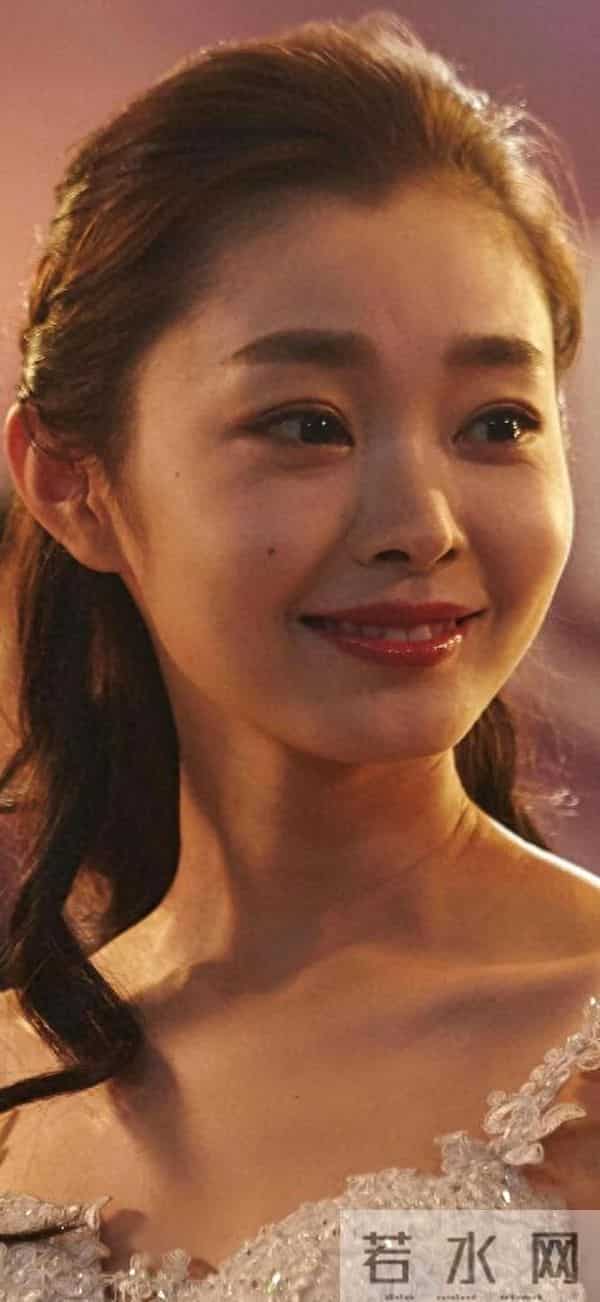 宋轶，一米近距离高清生图，露无瑕美背至小蛮腰，铁子原来长这样