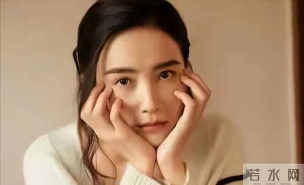 与名导同居多年绯闻缠身的宋佳，45岁再破天花板