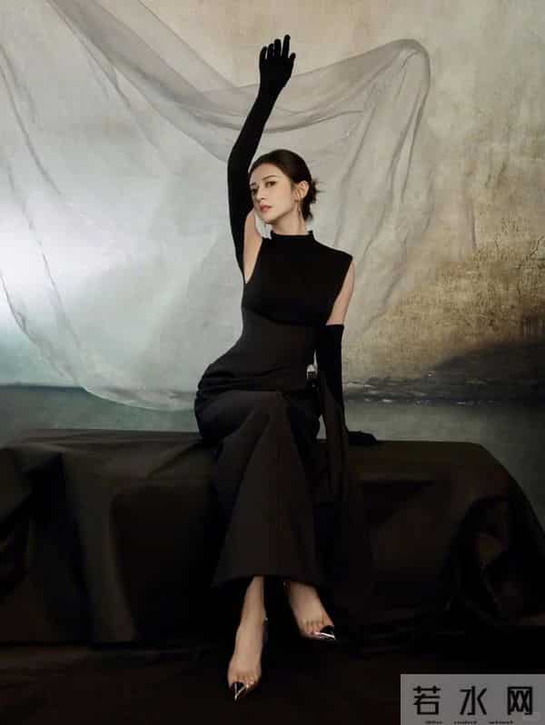 光着小腿丫子的陈钰琪 太美丽动人了。