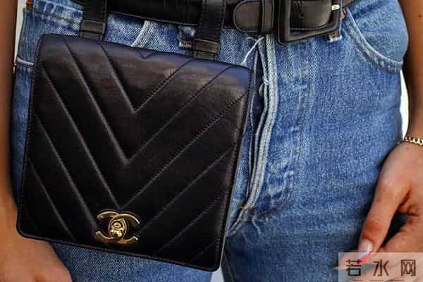 杨紫穿20年前的衣服出席活动，细心看还有污渍和虫洞…