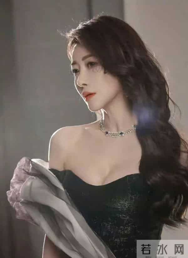 黑裙怎么穿才美？陈紫函教你看尽万种性感