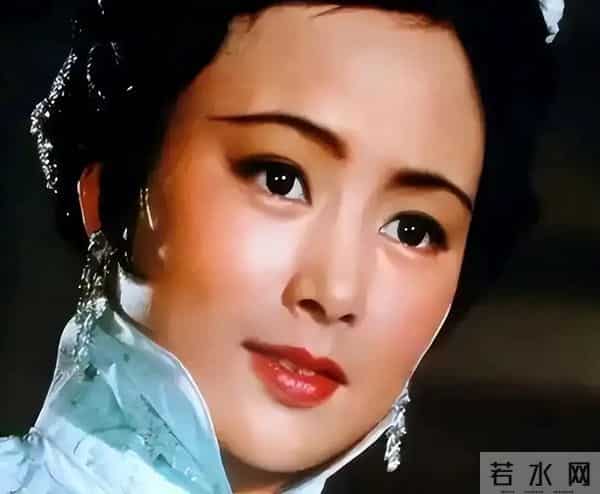 66岁张瑜惊人现状：无儿无女独居，前夫却儿孙满堂！