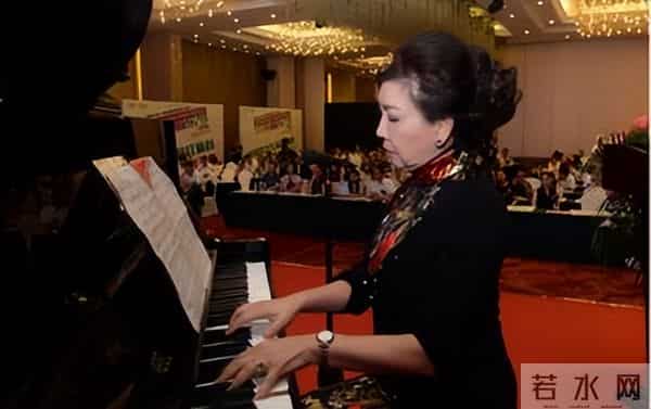 突传死讯!香港知名演员的老公在家中离世,坐在轮椅上没有了呼吸