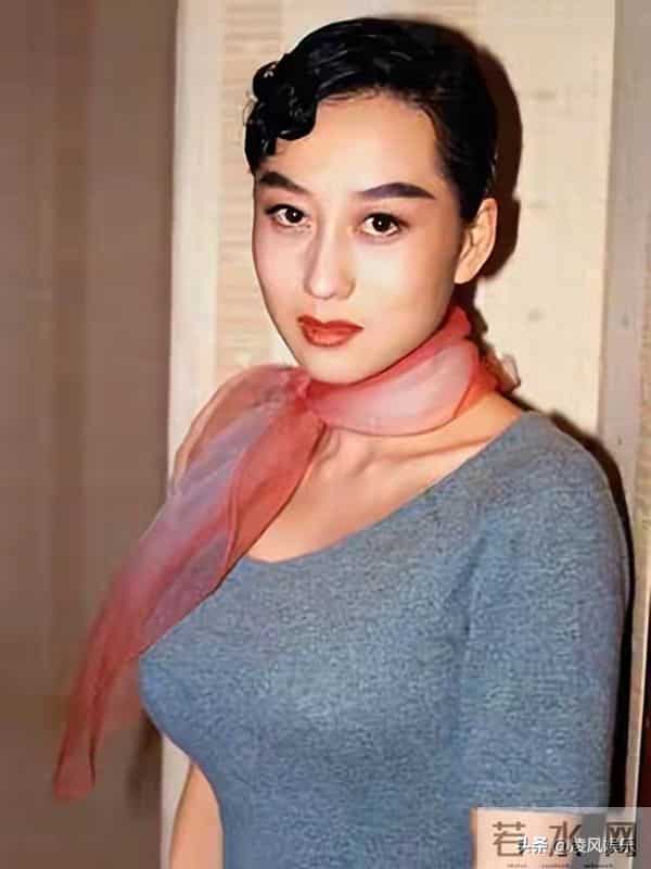 机关算尽太聪明?结婚26年后,一张照片暴露利智李连杰真实感情