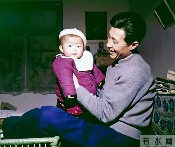 照顾患病妻子60年,儿女事业有成家庭幸福,他却只想做个普通老头