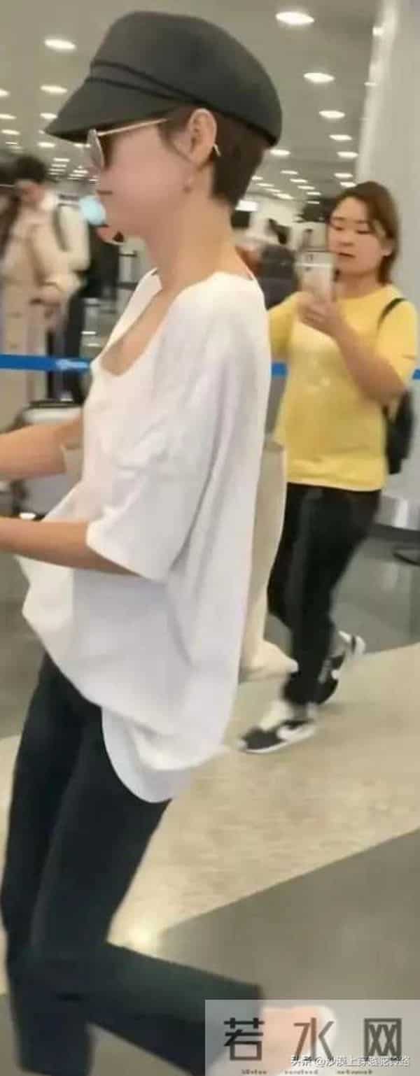 马伊俐机场大路透:身材干干瘪瘪,看起来营养不良的感觉