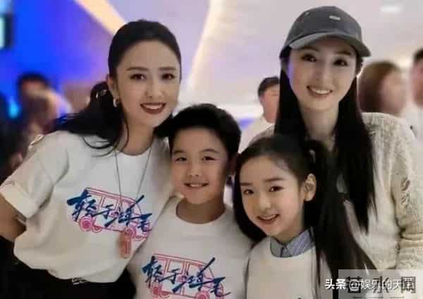 佟丽娅9岁儿子颜值曝光,五官不像陈思诚,一看长大了就是个帅哥