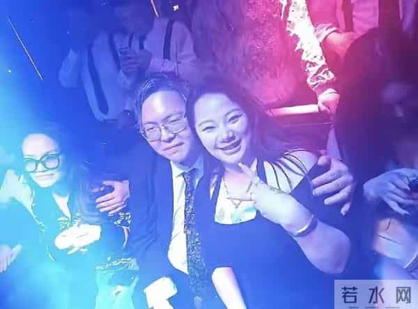 向佑彻底没救了！现身南昌酒吧，新交的女友又胖又颓，烟酒不离手