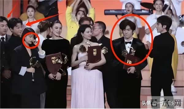 赢过惠英红,获奖感言忘词,她捂脸假哭没人买账,台下众星绷不住