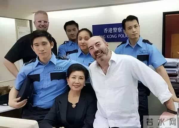 突传死讯!香港知名演员的老公在家中离世,坐在轮椅上没有了呼吸