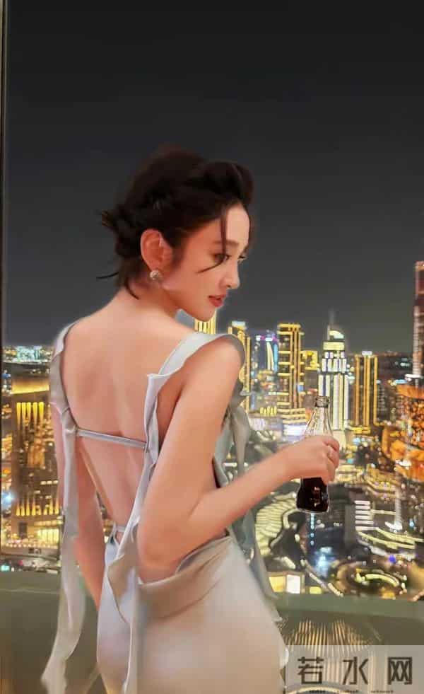 唐艺昕,性感露背装,美到窒息!