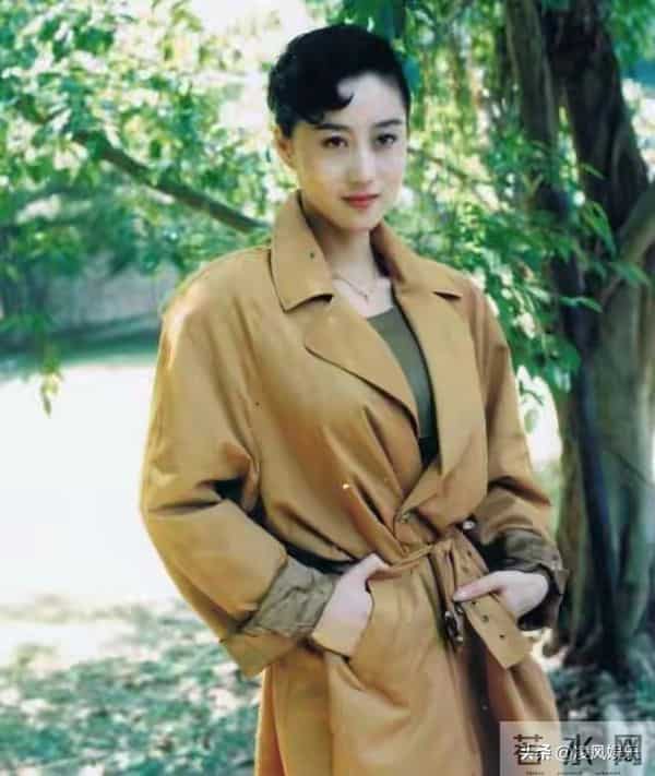 机关算尽太聪明?结婚26年后,一张照片暴露利智李连杰真实感情