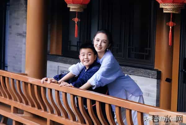 佟丽娅也没想到，前夫留给她的9岁儿子，已经可以为自己争光了