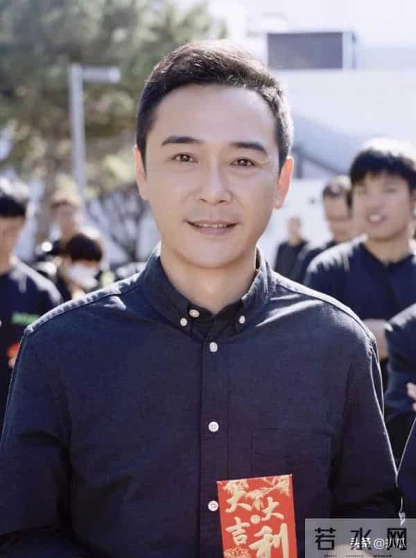 47岁嫁给32岁小演员，被骂“老牛吃嫩草”，时间却给了完美的答卷