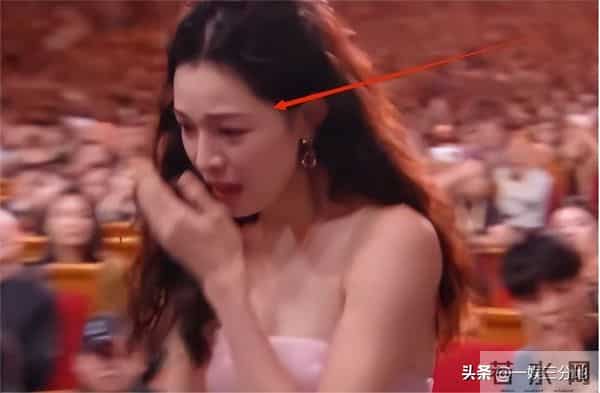 赢过惠英红,获奖感言忘词,她捂脸假哭没人买账,台下众星绷不住
