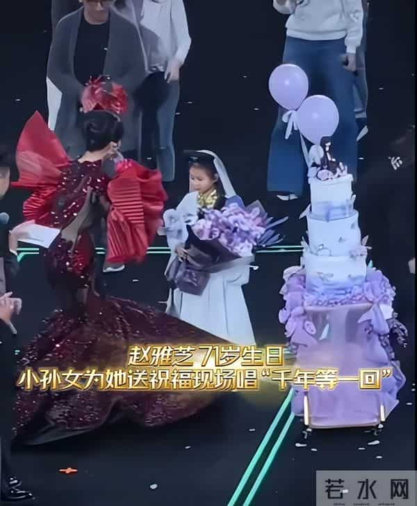 72岁赵雅芝太拼!穿高开叉裙跳“擦边”舞,累到大喘气还敲架子鼓