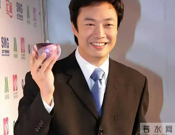 费玉清现状！70岁无儿无女独居，和56岁闺蜜相依为伴