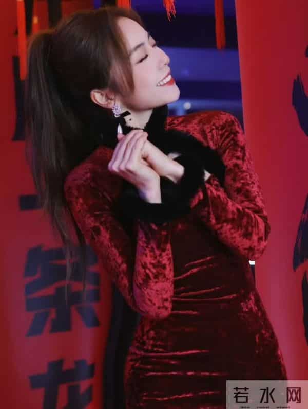 余霜旗袍装真好看