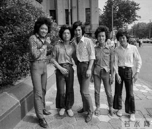 港星罗文来广州演出,因互动被批台风腐朽,省委书记任仲夷怎么看