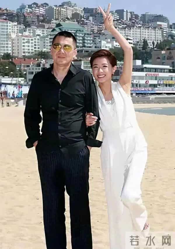 万茜真的很漂亮气质又好,在陈建斌身边活泼又顽皮,男帅女靓