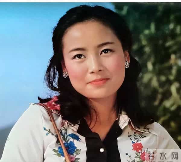 68岁张瑜近况:手握上亿资产,无儿无女一人独居,她在追求什么?