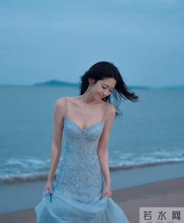 向涵之 吊带低胸裙