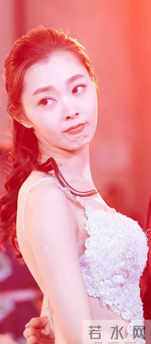 宋轶，一米近距离高清生图，露无瑕美背至小蛮腰，铁子原来长这样