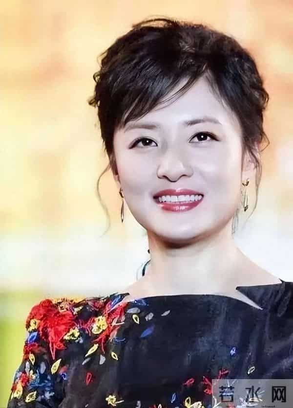 她是“央视一姐”,结婚12年选择离婚,坦然:婚姻给我的尽是痛苦