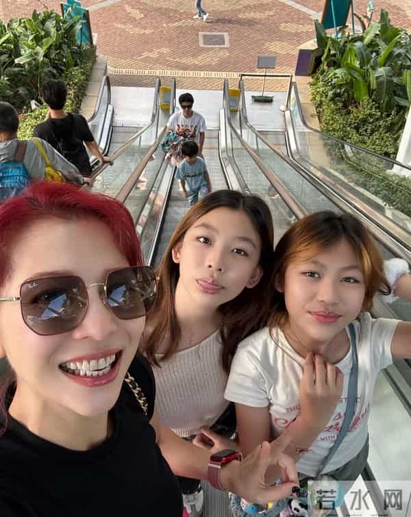 蔡少芬为小儿子庆生，她52岁了儿子才6岁，难怪一直拍戏不能退休