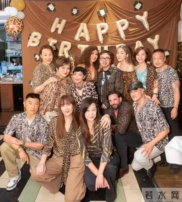 傅程鹏陪香港妻子参加名流派对,表现从容,完美融入周丽淇社交圈