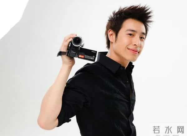 潘玮柏上海豪宅曝光,上亿房产写老婆名,素人老婆颜值非常高!