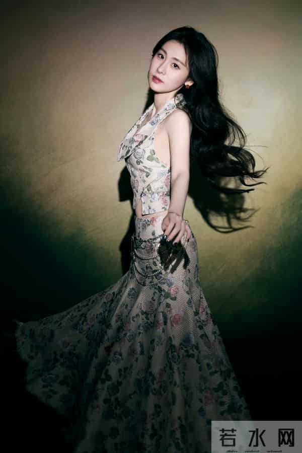 张碧晨优雅迷人好身材