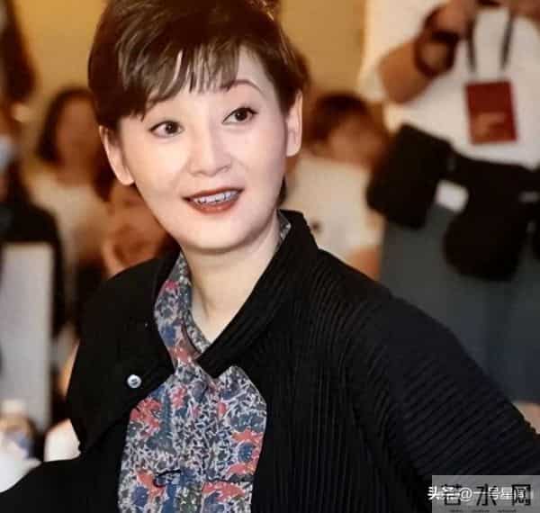 演都不演了?丁克大半辈子养女和冯小刚长太像,徐帆态度说明一切