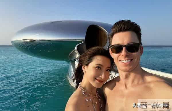 离婚10年后,晒出情侣泳装照的许婧,没给前夫陈赫留一丝“体面”
