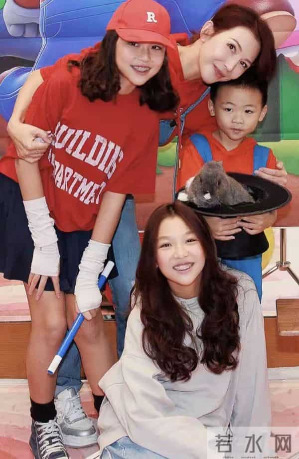 蔡少芬一家给儿子庆生,6岁鱼蛋萌又帅像混血,俩女儿成妈妈翻版