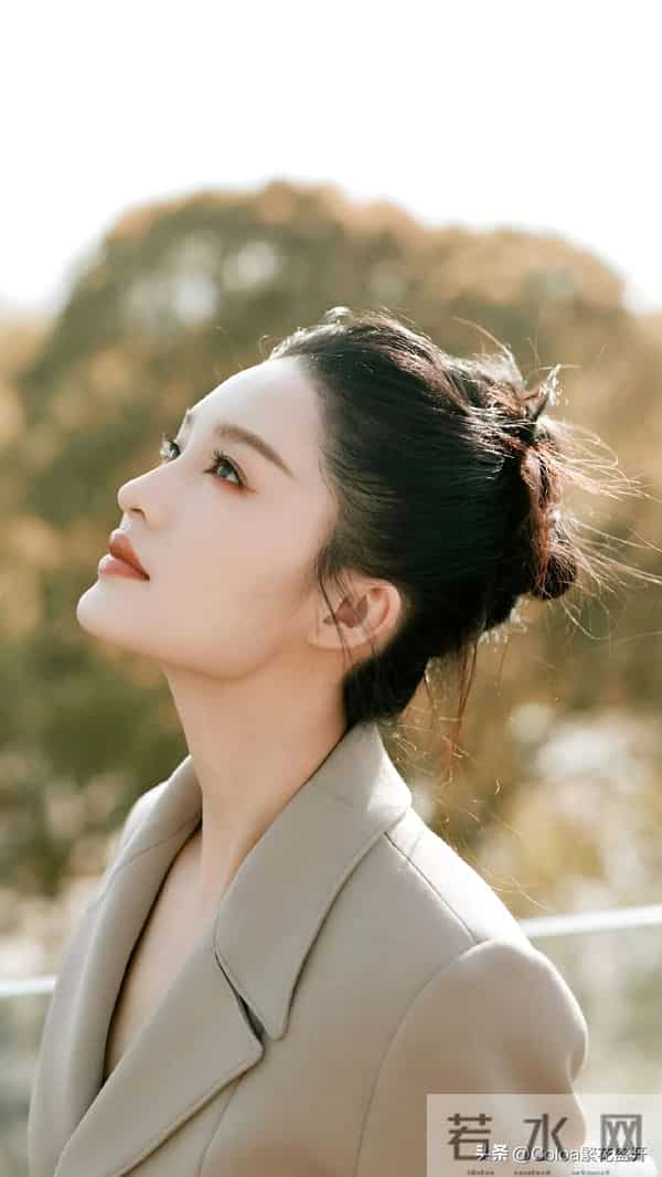 李沁-职业装大长腿这也太有气质了！