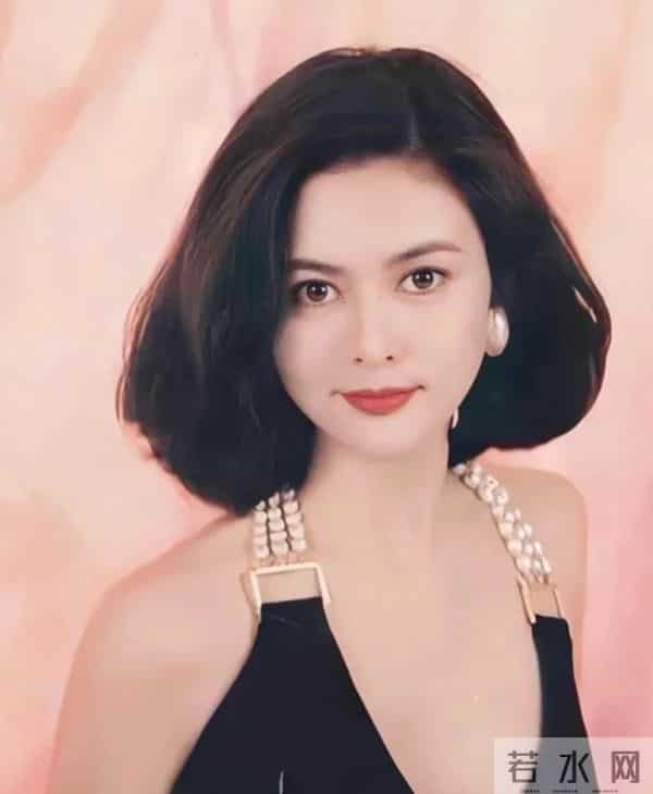 娱乐圈满族美女图鉴：每一位都貌美如花，谁最令你意想不到？