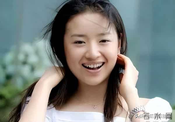 从“金童玉女”到“反目成仇”，潘粤明终于迎来了“翻身”