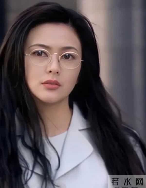 娱乐圈满族美女图鉴：每一位都貌美如花，谁最令你意想不到？